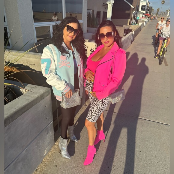 SHARING YOURS & MINE ❤️ - Picture 4 of 10